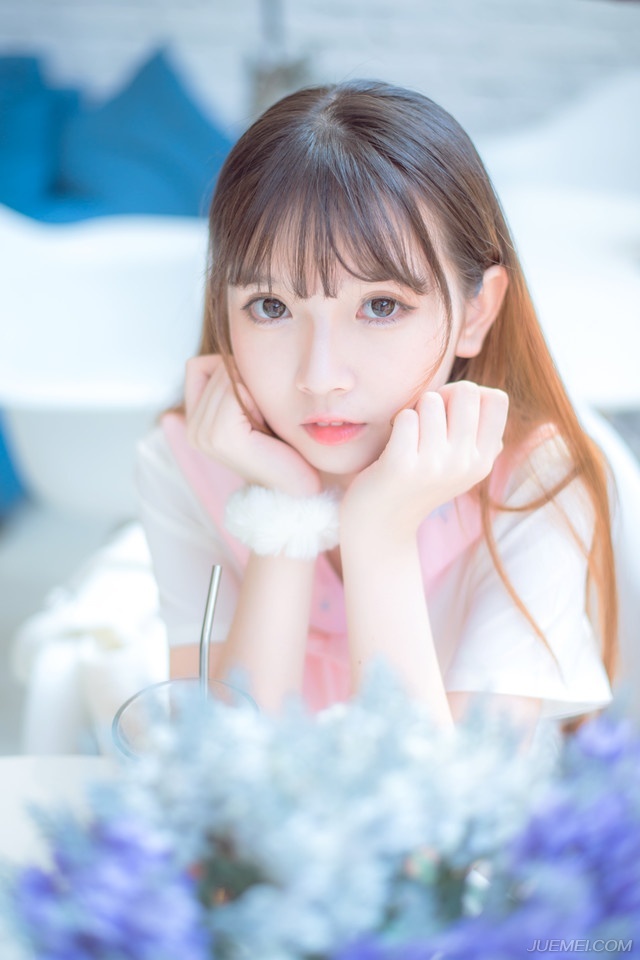 “回援江夏！”陈到冷冷的看了伏德一眼，正看到伏德眼中的愕然，冷哼一声，此刻也顾不了太多，连忙跳上一艘战船，伏德也连忙跟上，现在他终于知道哪里不对了，如果江东兵马之前贸然攻击夏口的话，恐怕会遭殃，但现在……伏德心里默默地松了口气。